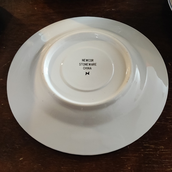 Vintage Newcor Stoneware #4020 Cambridge Pattern S - Picture 3 of 9